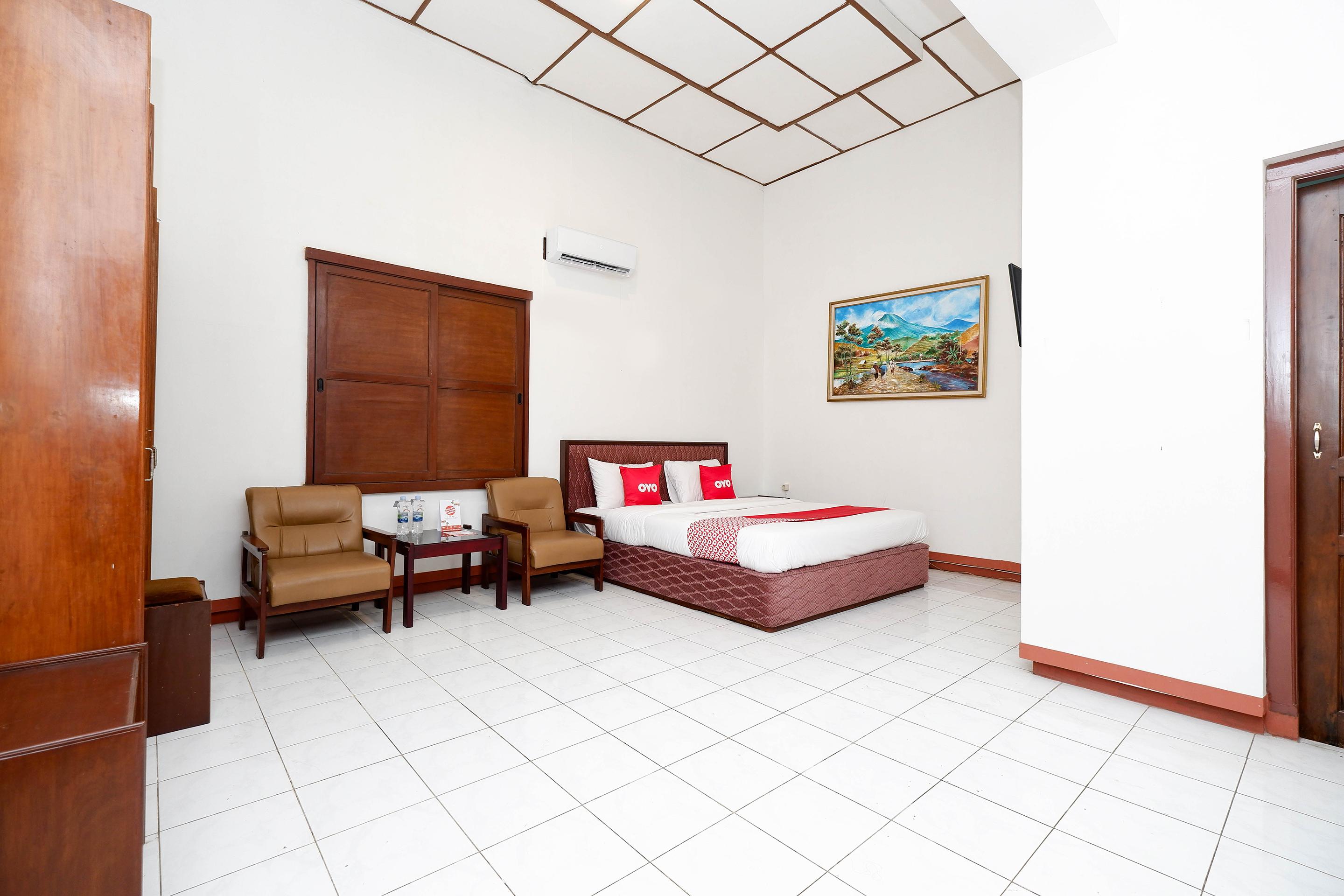 Surakarta  Super Oyo Capital O 1644 Hotel Griya Kencana מראה חיצוני תמונה