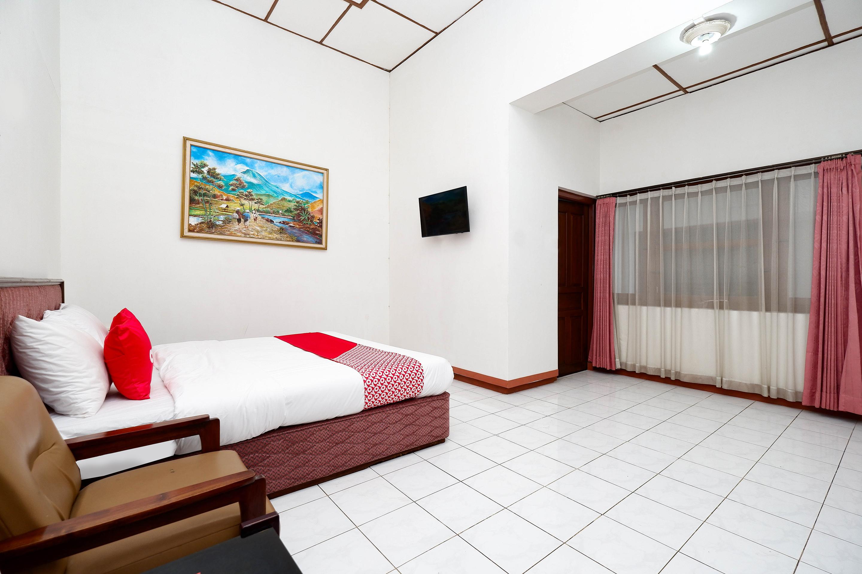 Surakarta  Super Oyo Capital O 1644 Hotel Griya Kencana מראה חיצוני תמונה