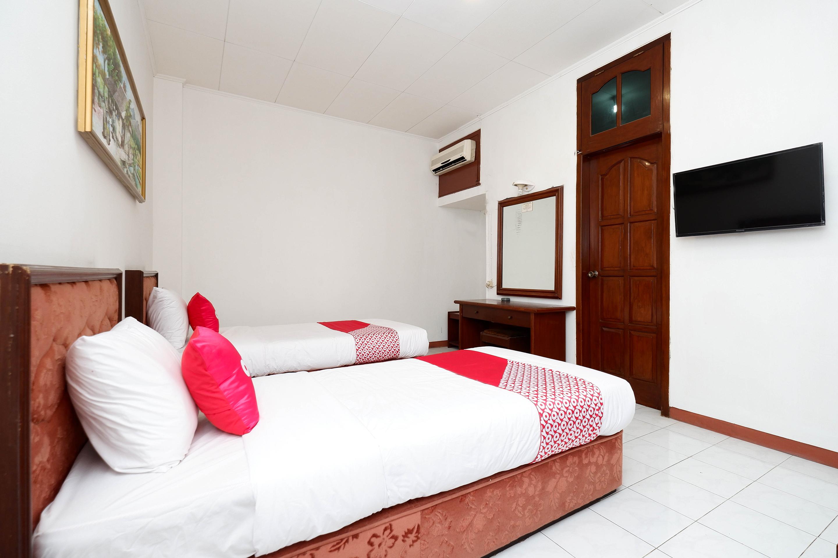 Surakarta  Super Oyo Capital O 1644 Hotel Griya Kencana מראה חיצוני תמונה