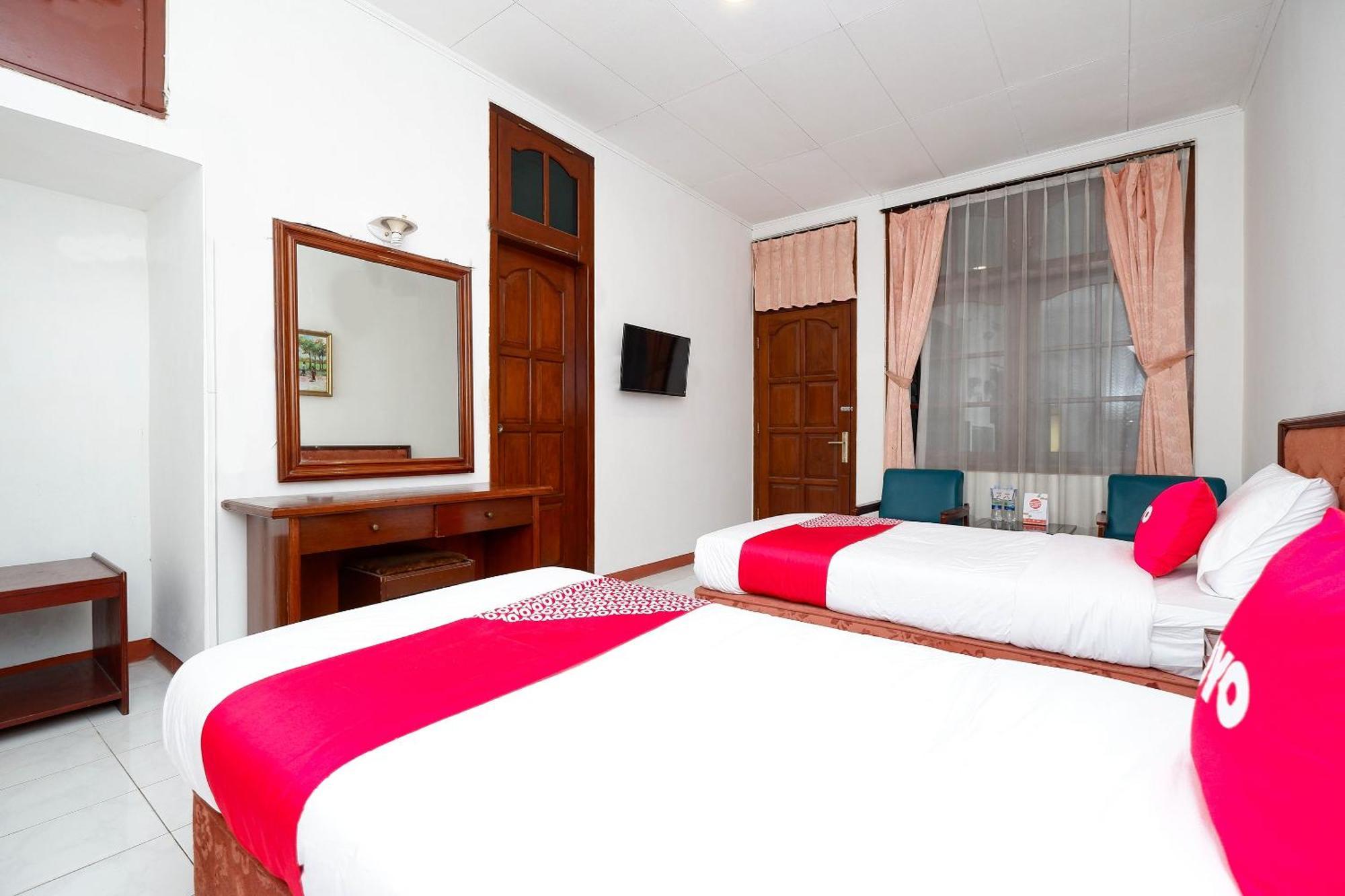 Surakarta  Super Oyo Capital O 1644 Hotel Griya Kencana מראה חיצוני תמונה