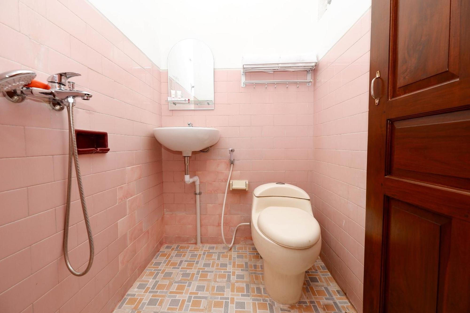 Surakarta  Super Oyo Capital O 1644 Hotel Griya Kencana מראה חיצוני תמונה