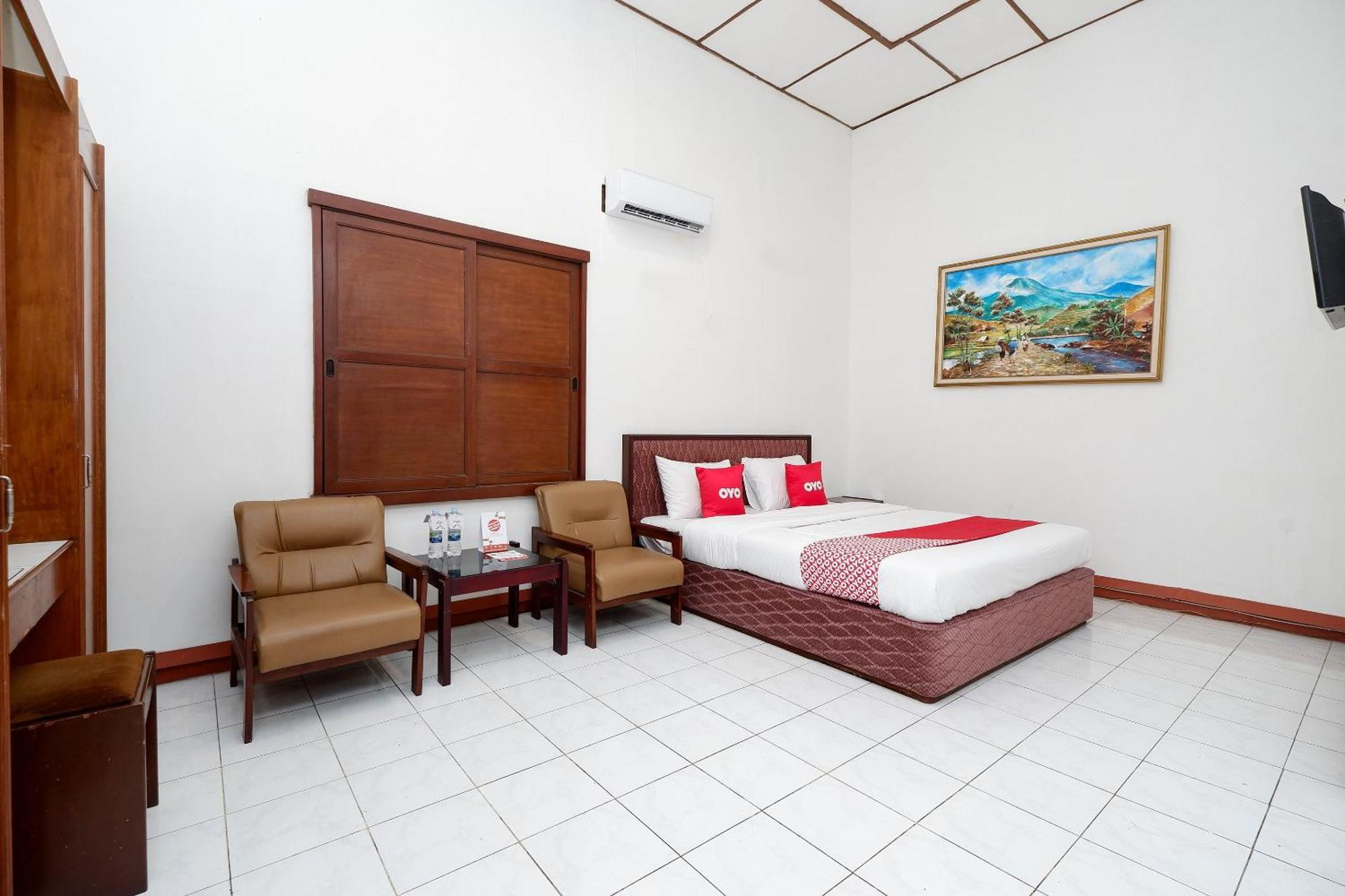 Surakarta  Super Oyo Capital O 1644 Hotel Griya Kencana מראה חיצוני תמונה